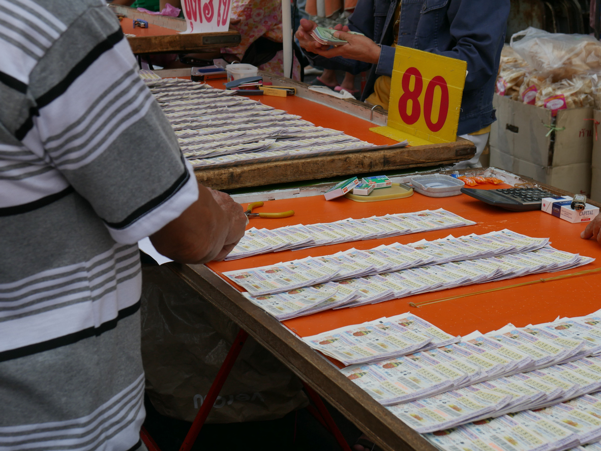 ถูกหวย ซื้อหวย รักษ์ เลขเด็ด หวย เลขเด็ด